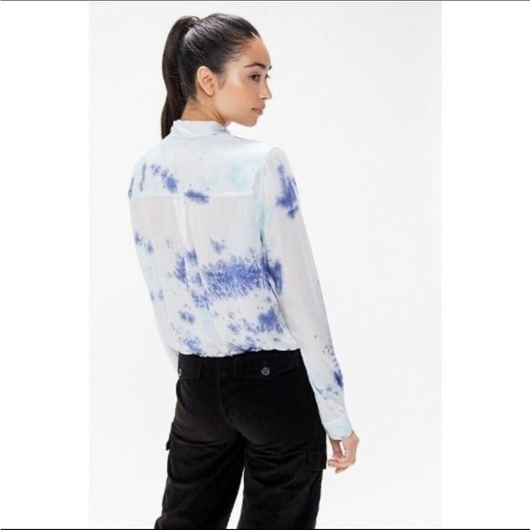 URBAN Outfitters Button up Blouse - Picture 2 of 11